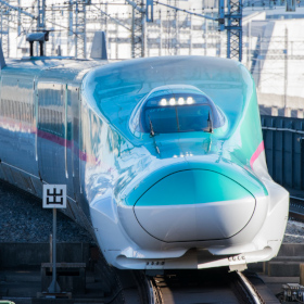 時速320キロ「はやぶさ」よりも速い列車が　新幹線と在来線の「表定速度」2023年版ランキング