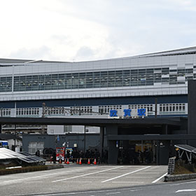 「12階相当」の高さを新幹線が発着！　在来線特急も乗り入れる、新幹線敦賀駅の内部を見る