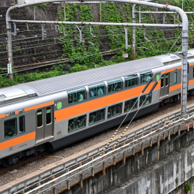 海外のようにはいかない？ 日本の二階建て車両、その魅力と苦悩