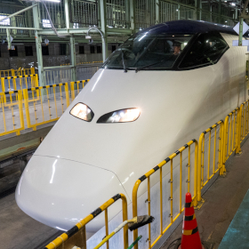 旅客が乗れない「荷物専用新幹線」登場！ 将来は新潟方面なども目標、ただし現状では難しい「車両の課題」とは