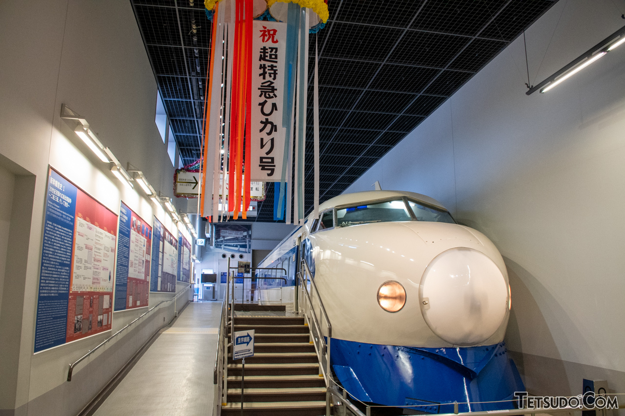 1964年に開業した東海道新幹線（鉄道博物館の再現展示、報道公開時に撮影）