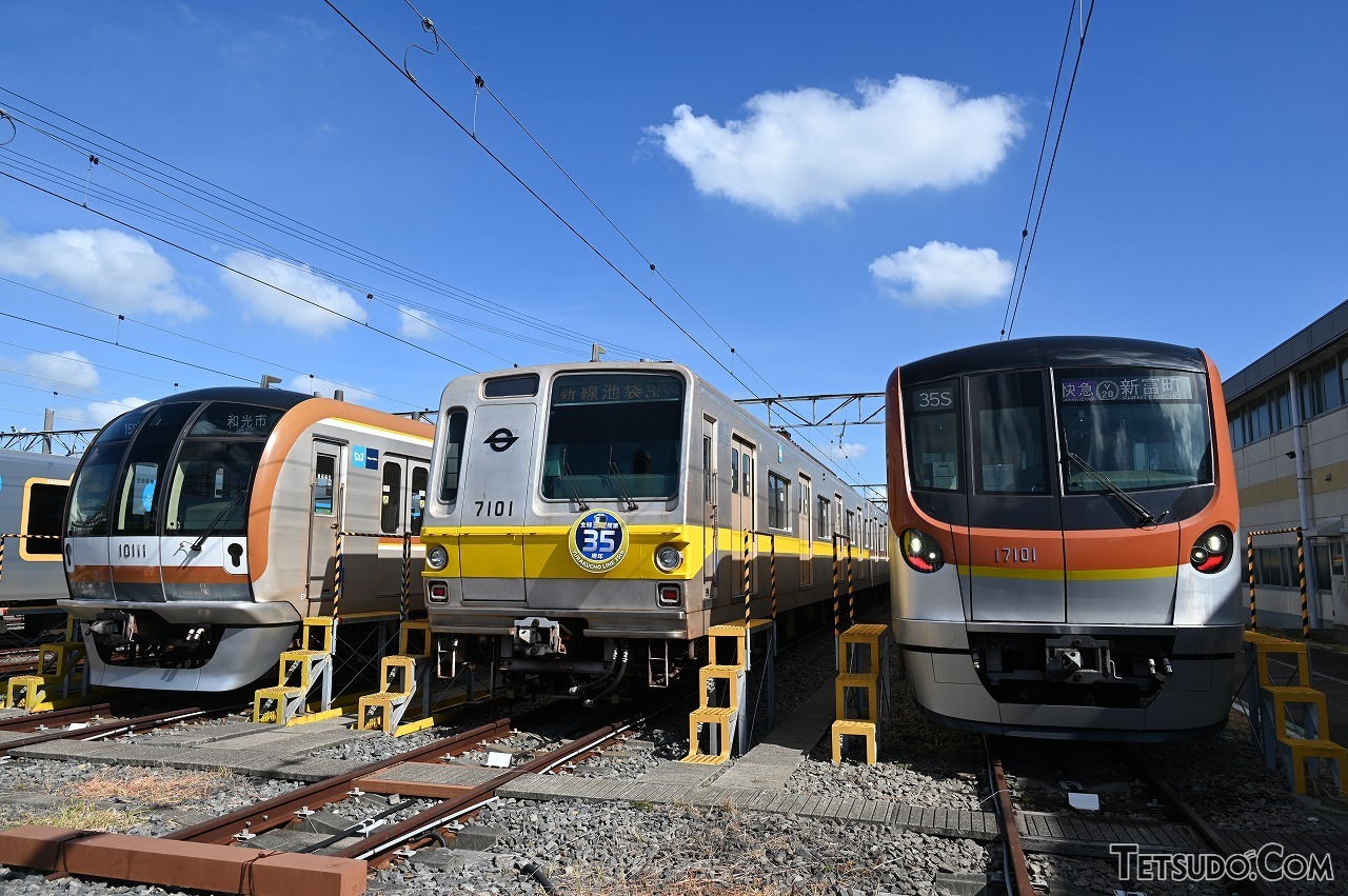 株式の上場日を発表した東京メトロの車両