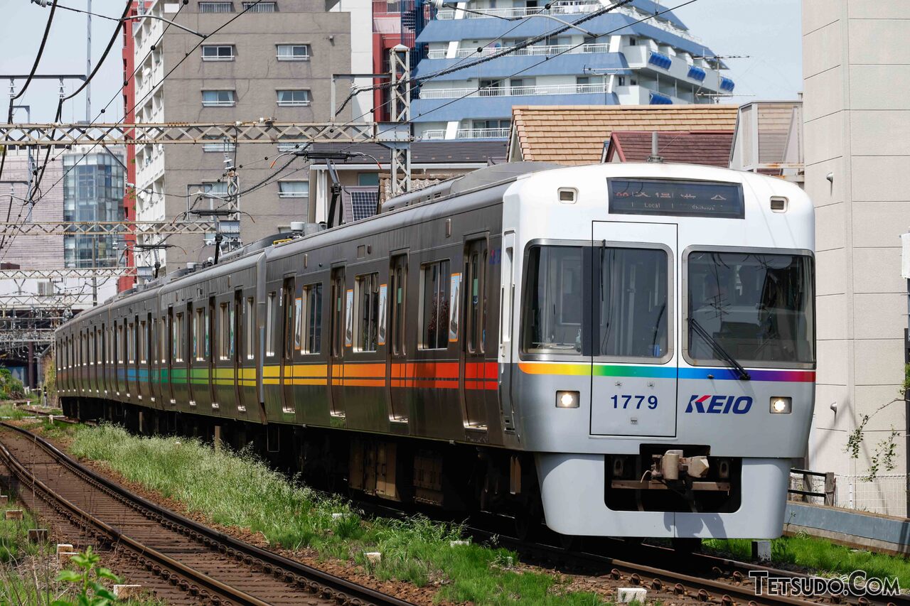 各地を走る「鉄道カラー戦隊」 同じ路線で見られる色とりどりな鉄道 