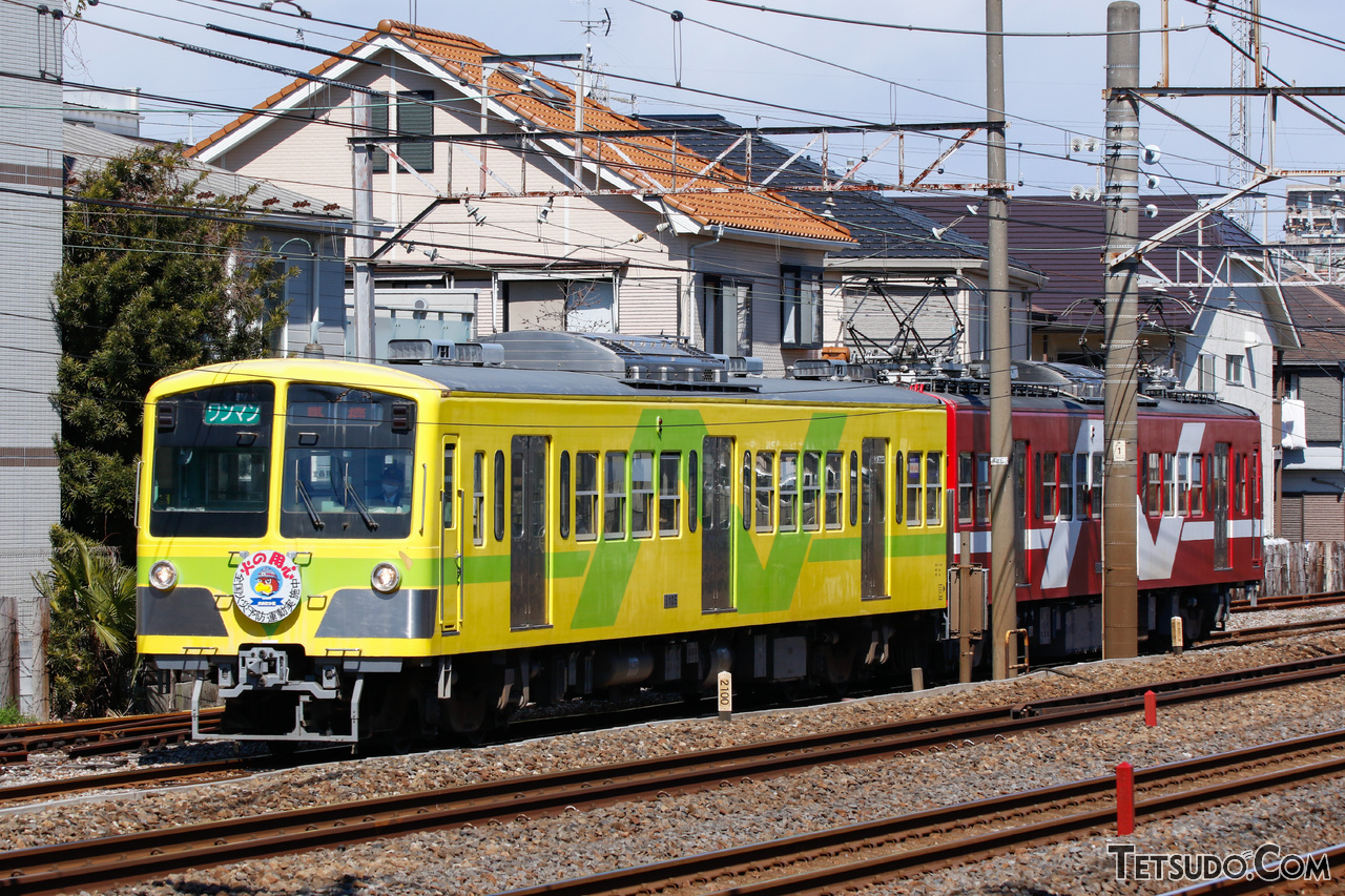 各地を走る「鉄道カラー戦隊」 同じ路線で見られる色とりどりな鉄道車両たち - 鉄道コム