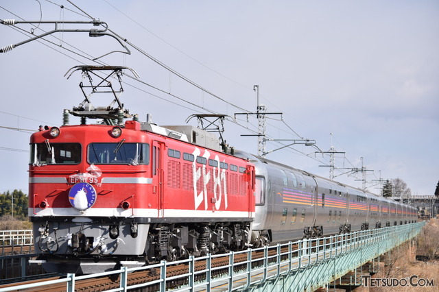 こちらも「栄光の車両」に選ばれているEF81形。側面に大きく「EF81」と描かれた95号機は、かつてのジョイフルトレイン「スーパーエクスプレスレインボー」のけん引機塗装車。今もその塗装を残す95号機は、スタンプ10個収集でもらえるアクリルスタンドの対象にも選ばれています（義雄さんの鉄道コム投稿写真）