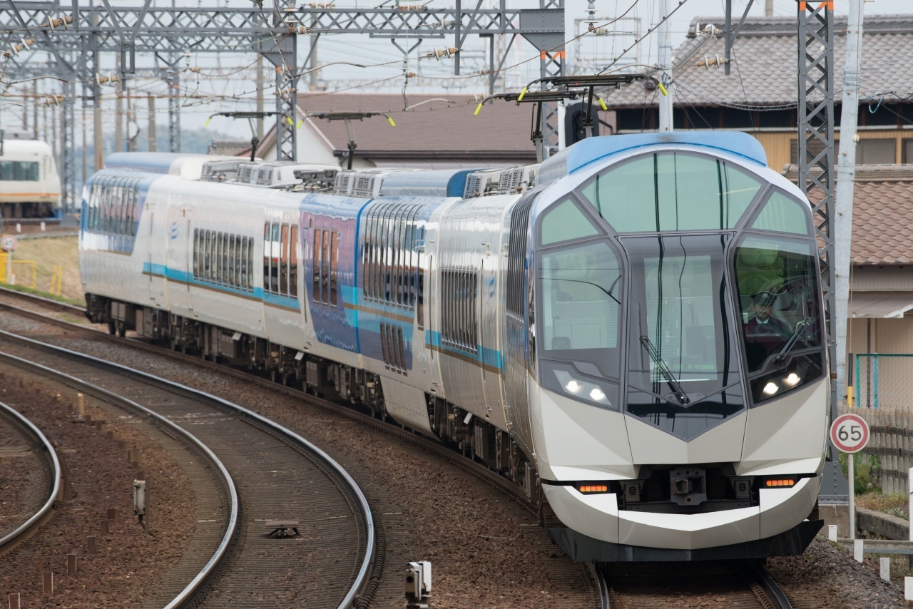 近畿日本鉄道の車両。同社は、JRを除く日本の鉄道事業事業者において、最も路線総延長が長い会社です
