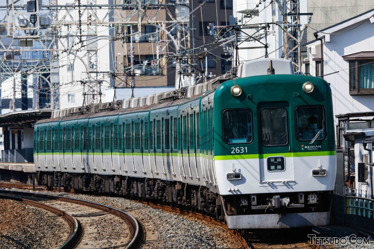 車体流用車、完全新造車の2グループがある2600系。現在も稼働しているのは、「30番台」を名乗る完全新造車のみです