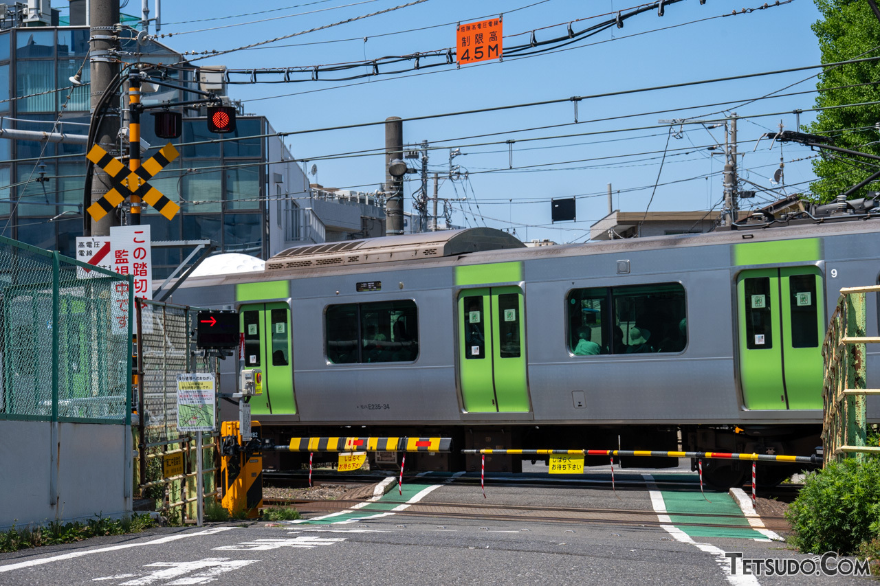 田端～駒込間の「第二中里踏切」