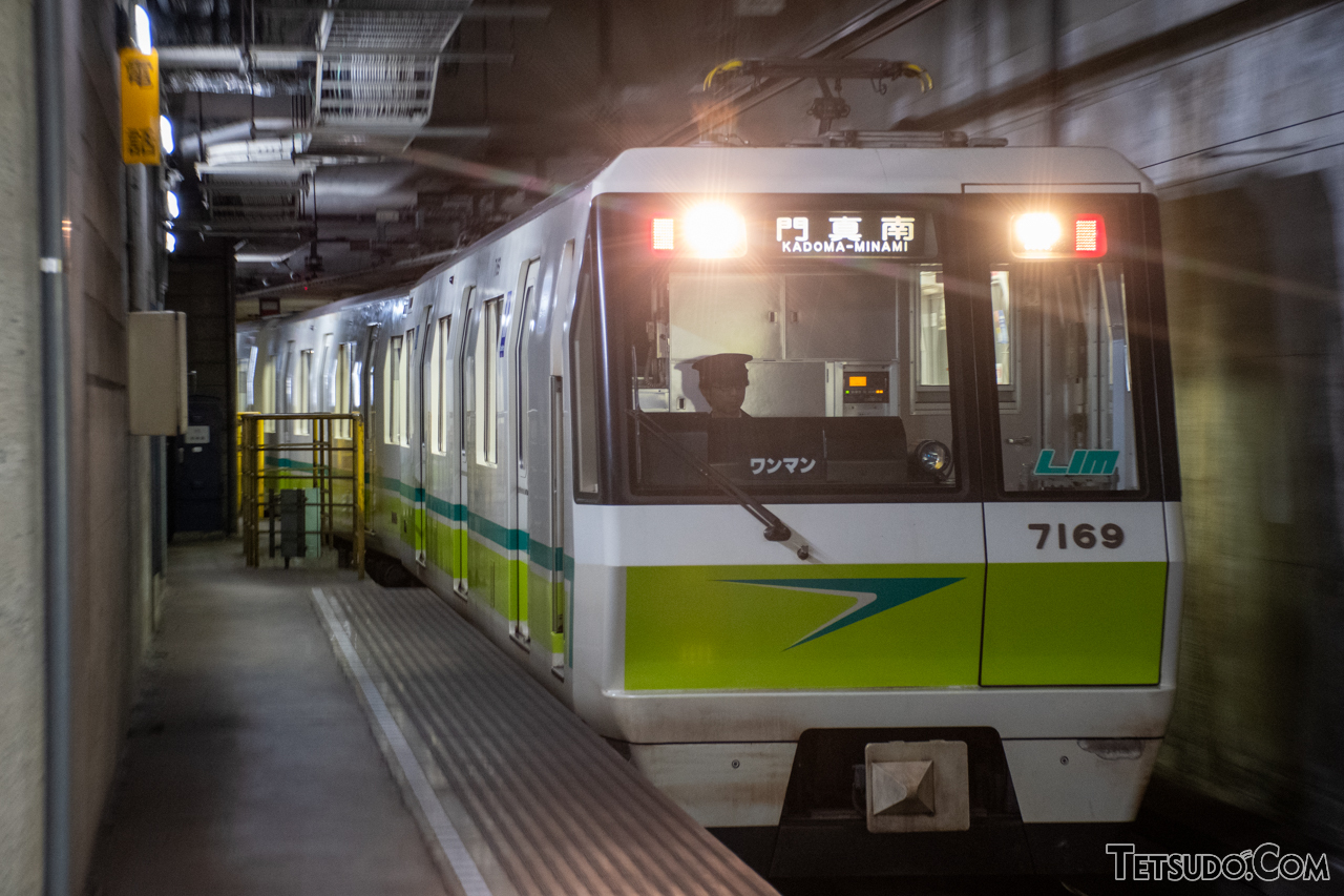 営業用車両で日本で初めてシングルアームパンタグラフを本格採用したのは、大阪市交通局(現:大阪メトロ)長堀鶴見緑地線用の70系