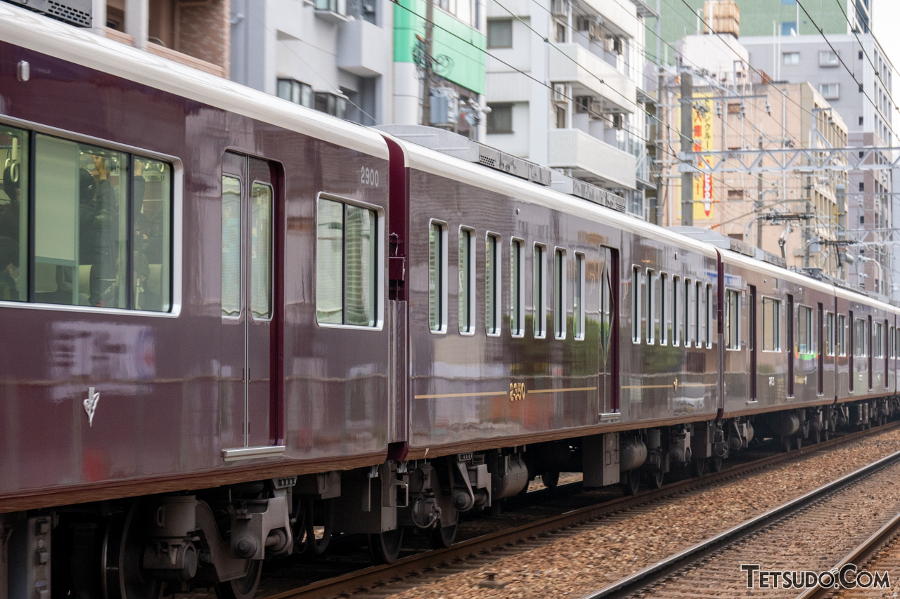 まるで「阪急電車」？ 埼玉県を走る「茶色一色」の電車が登場