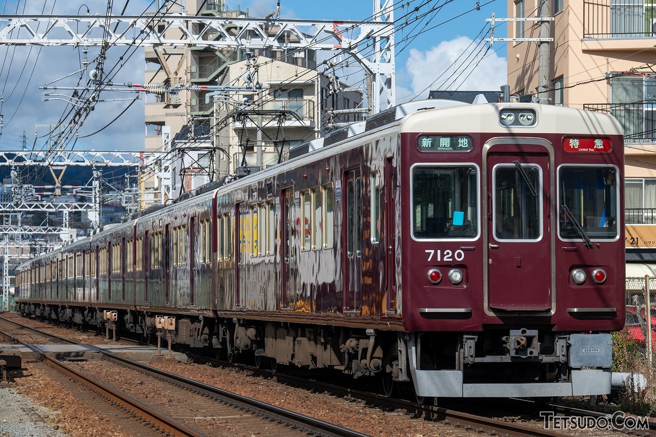 まるで「阪急電車」？ 埼玉県を走る「茶色一色」の電車が登場、その