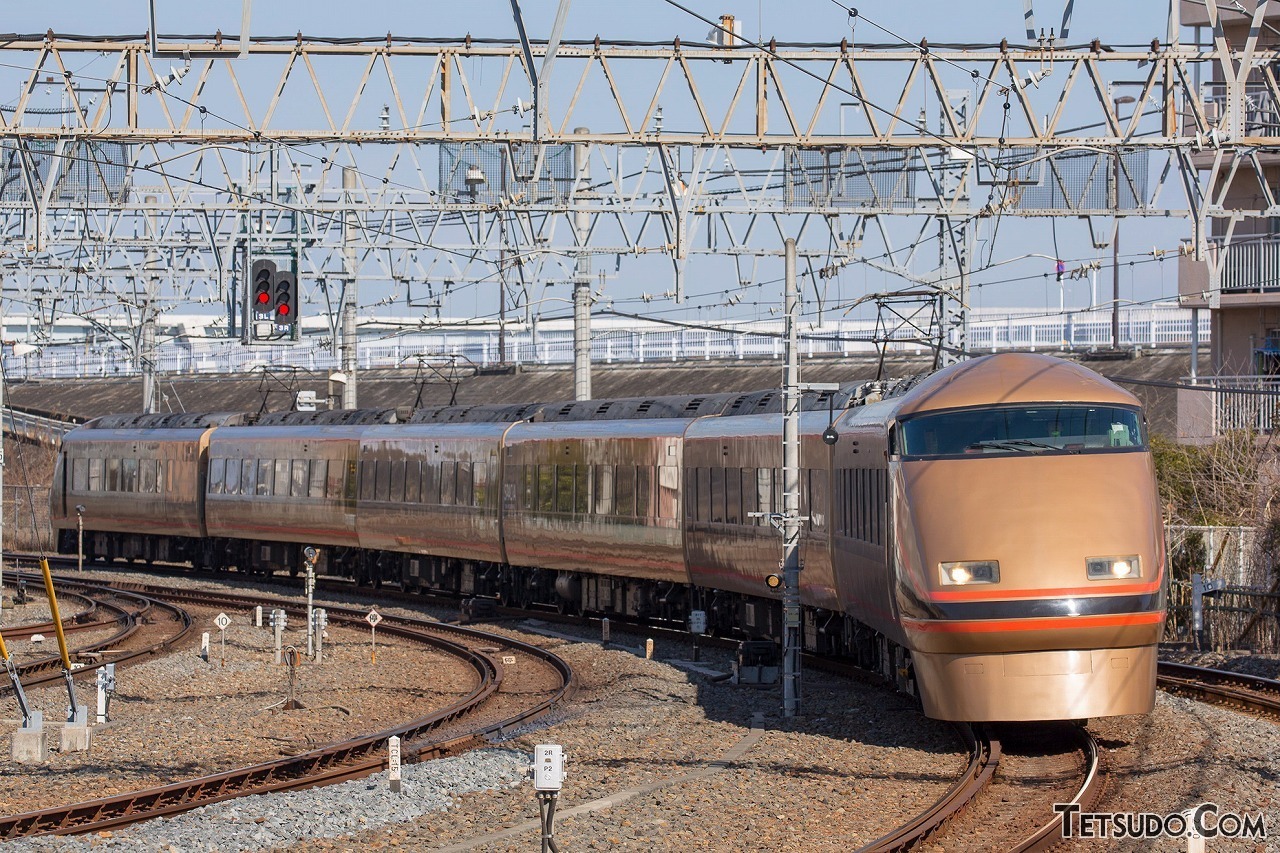 なぜ「金ピカ車両」が選ばれた？ 台湾へ行く東武「スペーシア」が