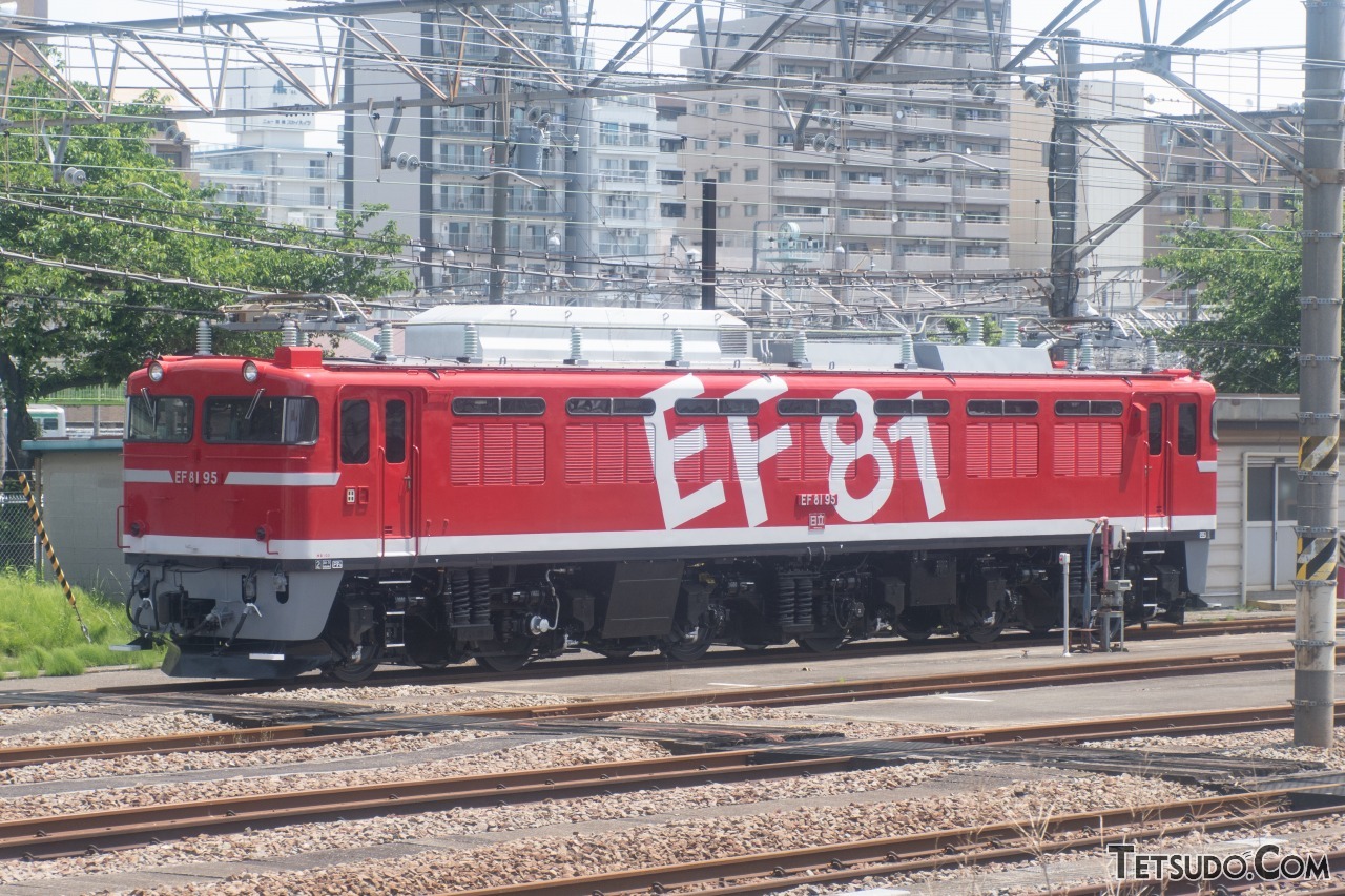 ついに東京を走る「旅客会社の電気機関車」が全滅 「ベテラン