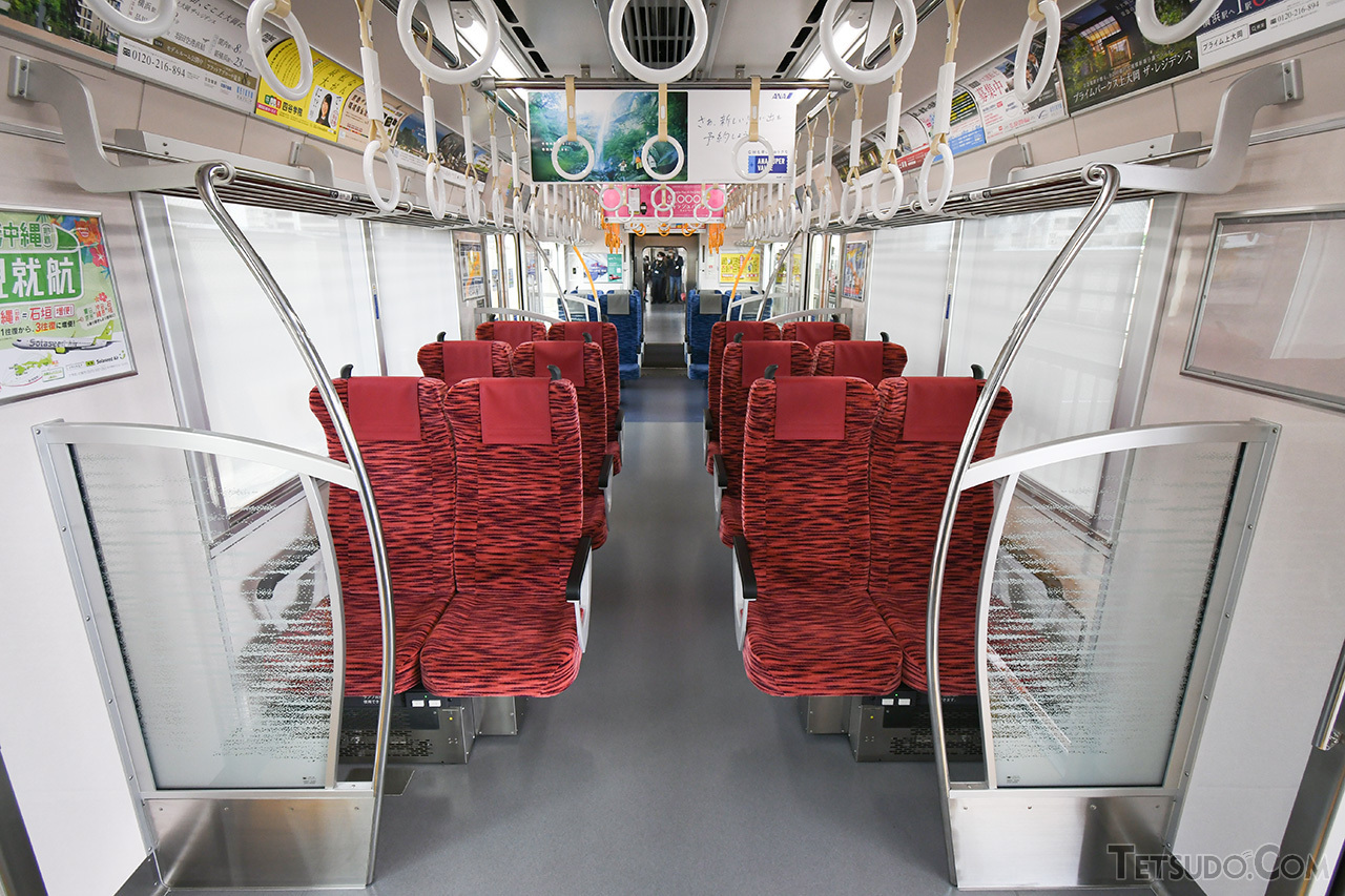 1890番台の車内。L/C座席を採用しています