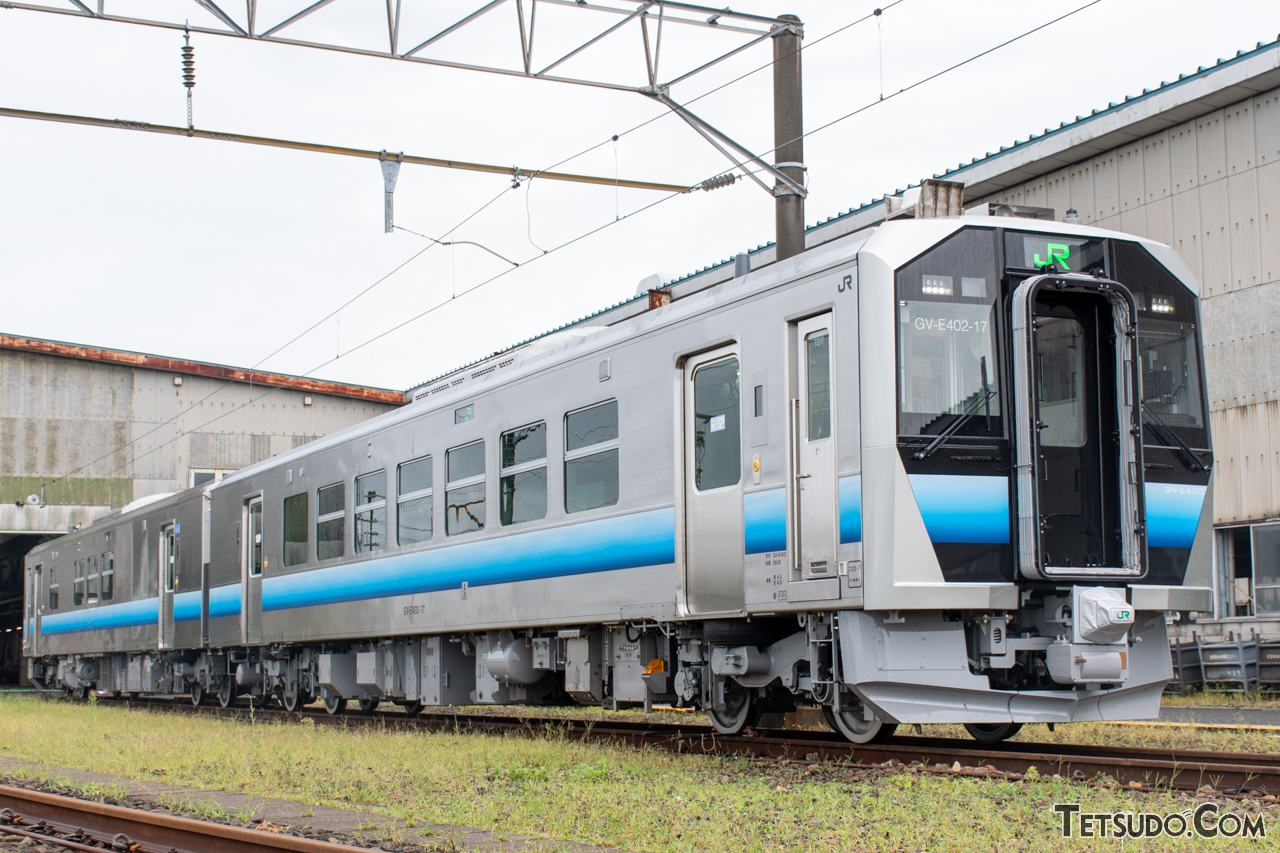 なぜ車内に「邪魔な出っ張り」が設置されるのか 鉄道各社の「切実な