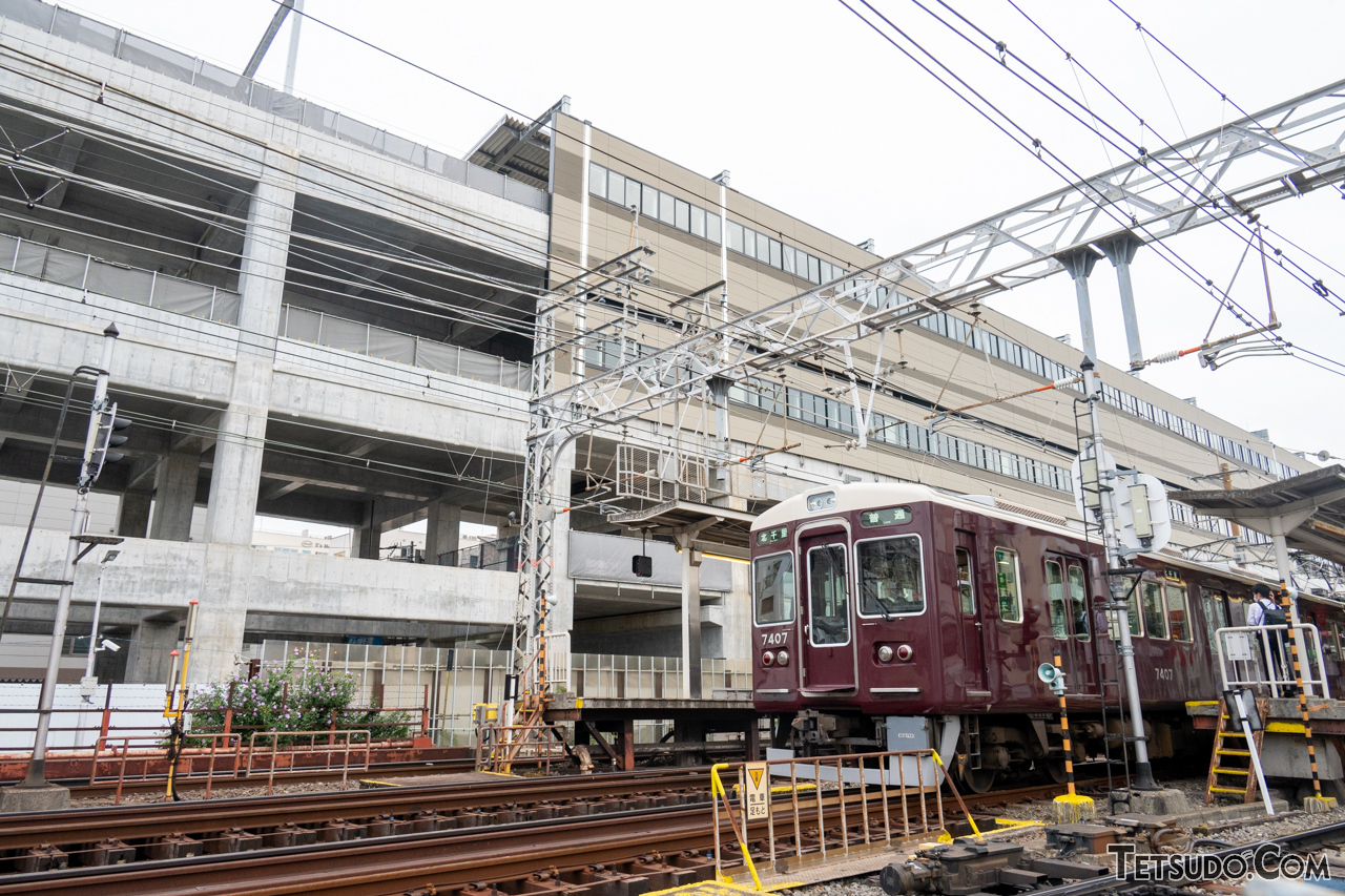 巨大な「要塞駅」に生まれ変わる阪急電車の淡路駅 かつてこの場所を 