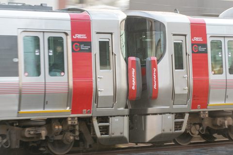 なぜ広島の電車には「羽」があるのか JR西日本の電車が装備する部品、その効果とは?
