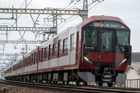 あえて「正しくない名前」を表示⁉ 「省略した」「追加した」駅名を表示する鉄道車両たち