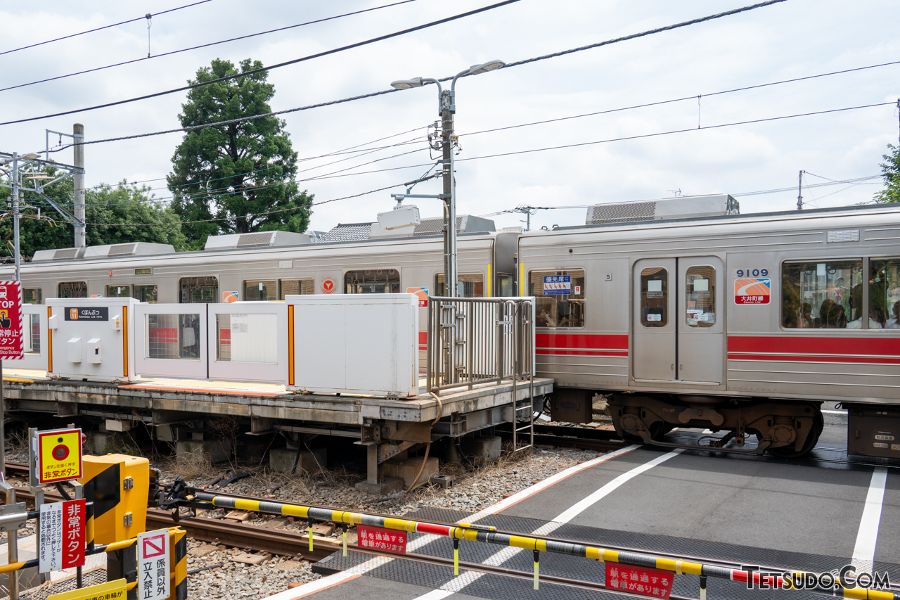 大井町線の名物「ドアカット」が消える？ 世田谷区が九品仏駅踏切の