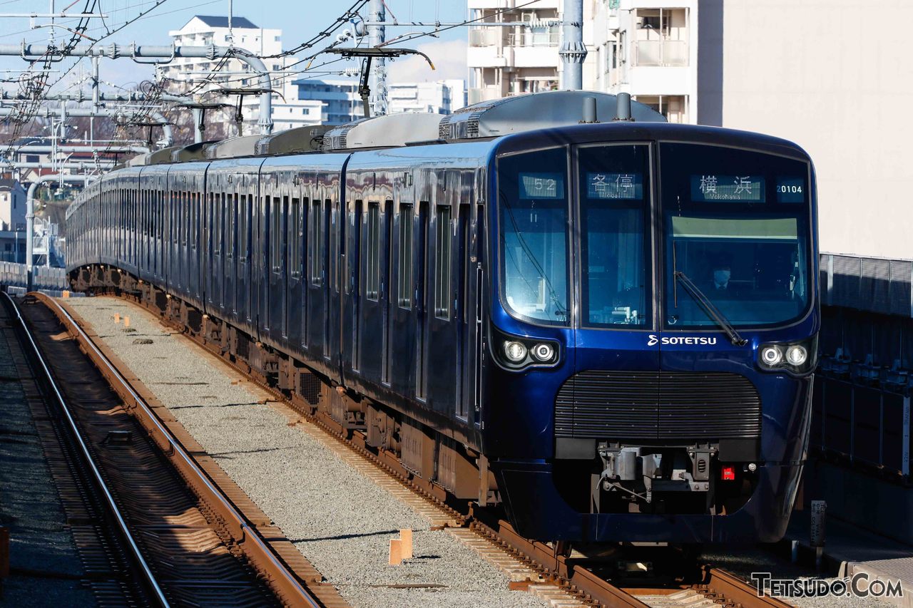 日立製作所の「A-train」を採用した相模鉄道20000系。車体は塗装されています