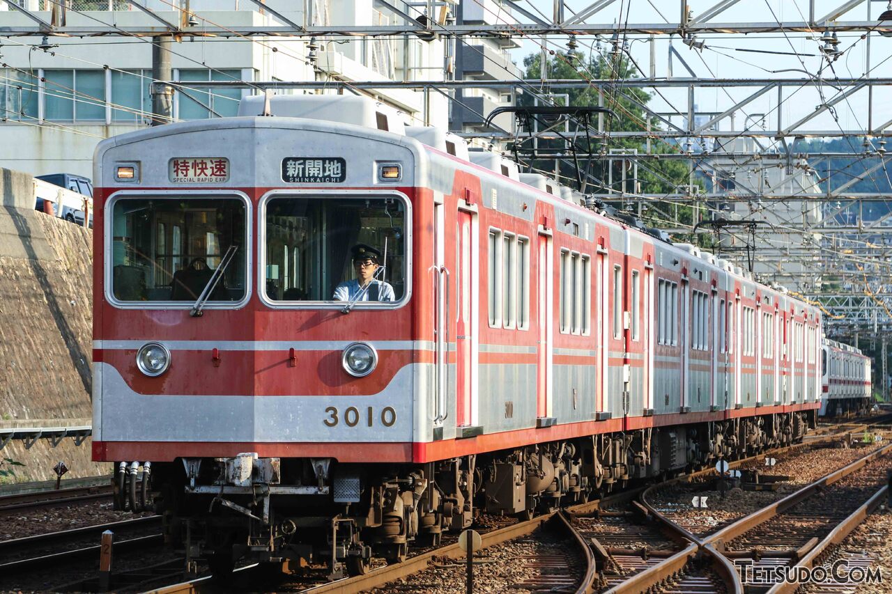 現在もラッシュ時に見られる神戸電鉄の「特快速」