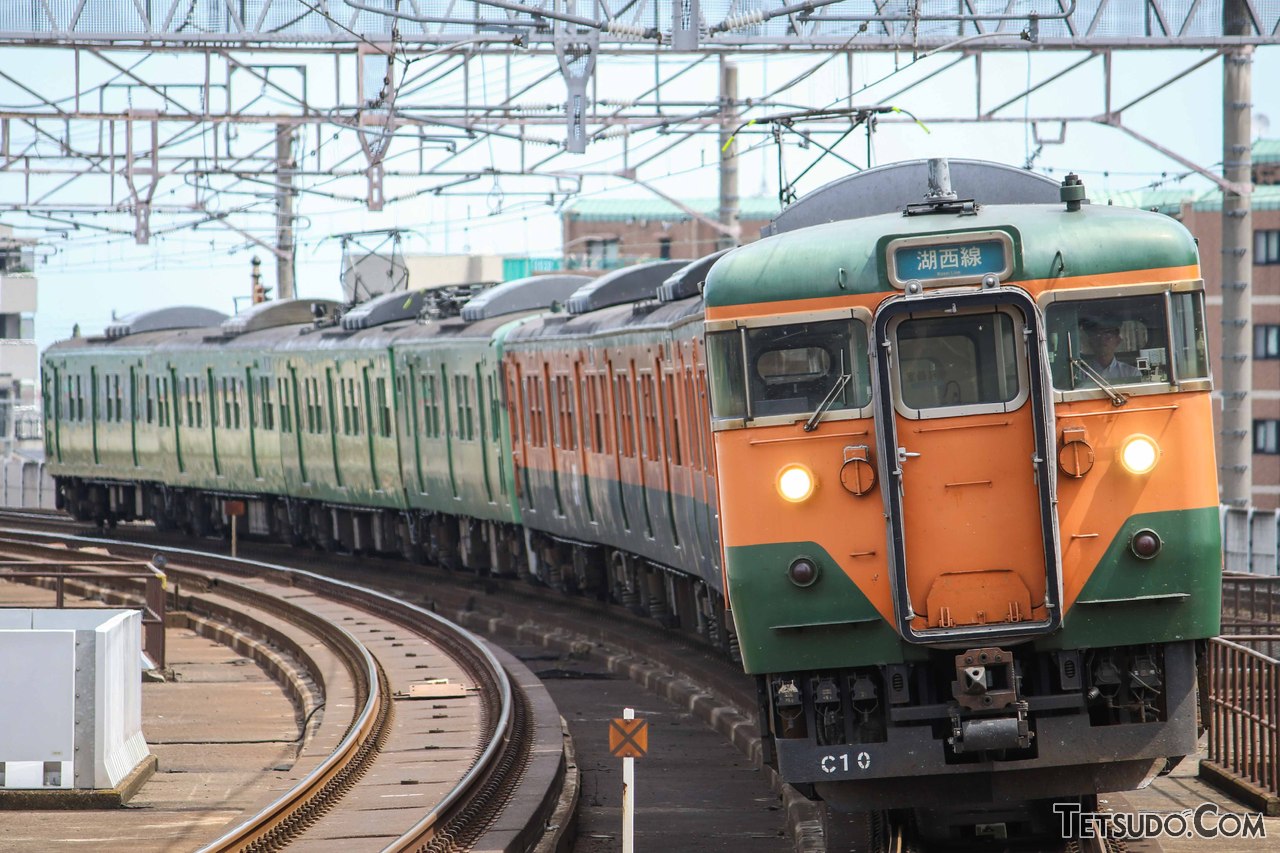 「湘南色」をまとう113系電車（関西地区で撮影）