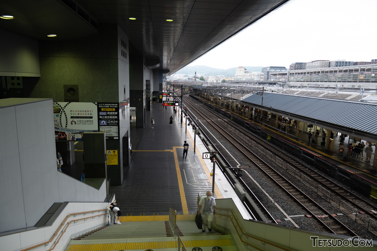 全長約558メートルの京都駅0番線・30番線ホーム。日本で最も長いホームです