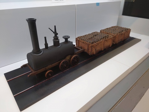 1872年の鉄道開業から19年前、日本にレールが敷かれていた