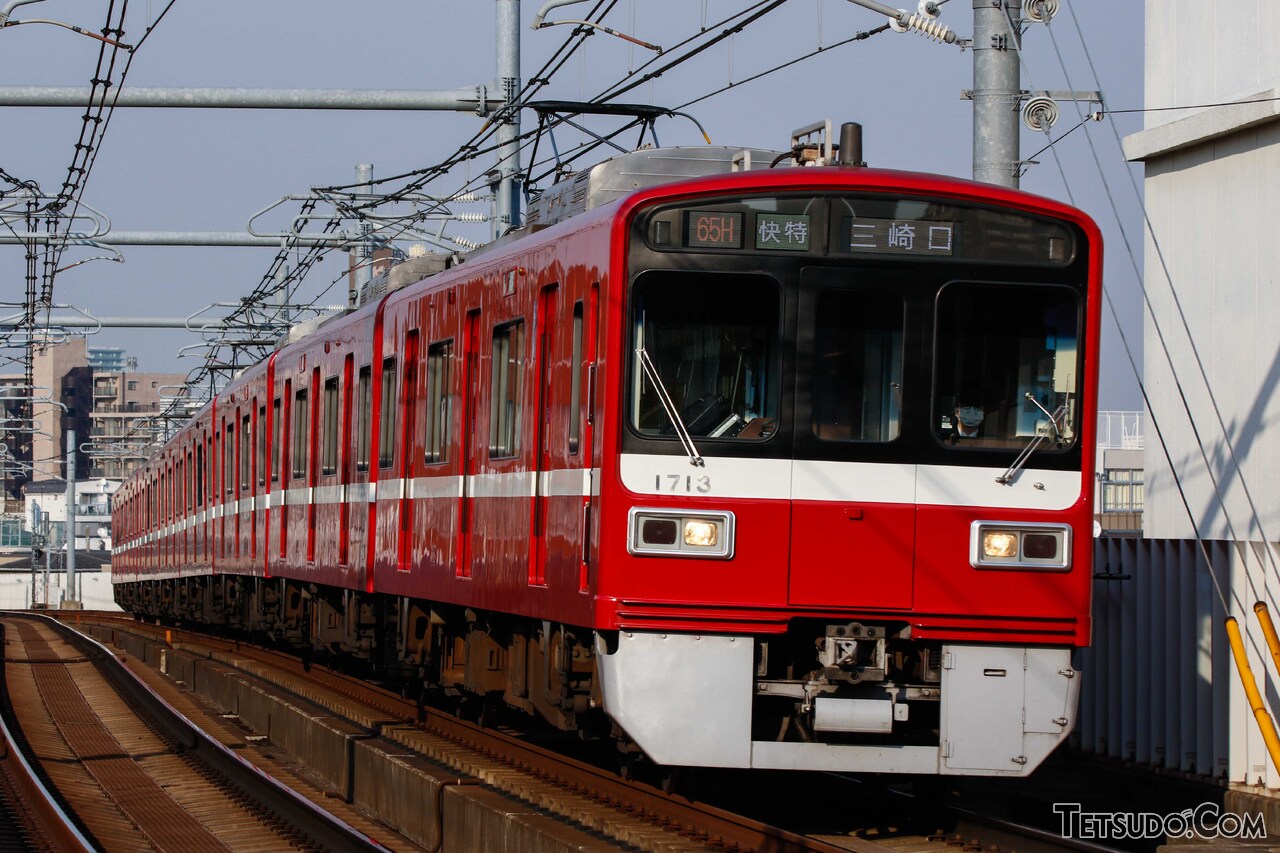 京成押上線を「快特」表示で走る、京急車両の「快速特急」