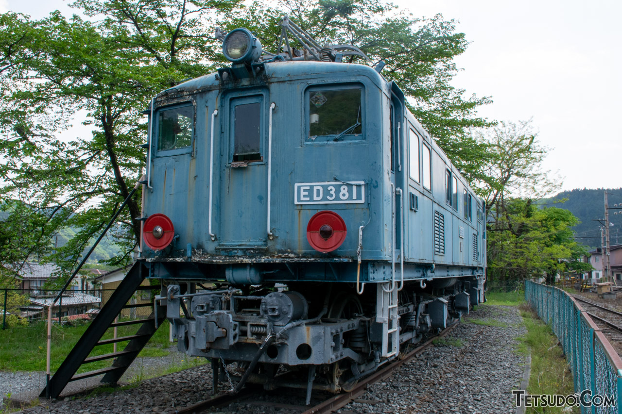 阪和電気鉄道が導入した電気機関車ロコ1000形（譲渡された秩父鉄道での保存時の姿）