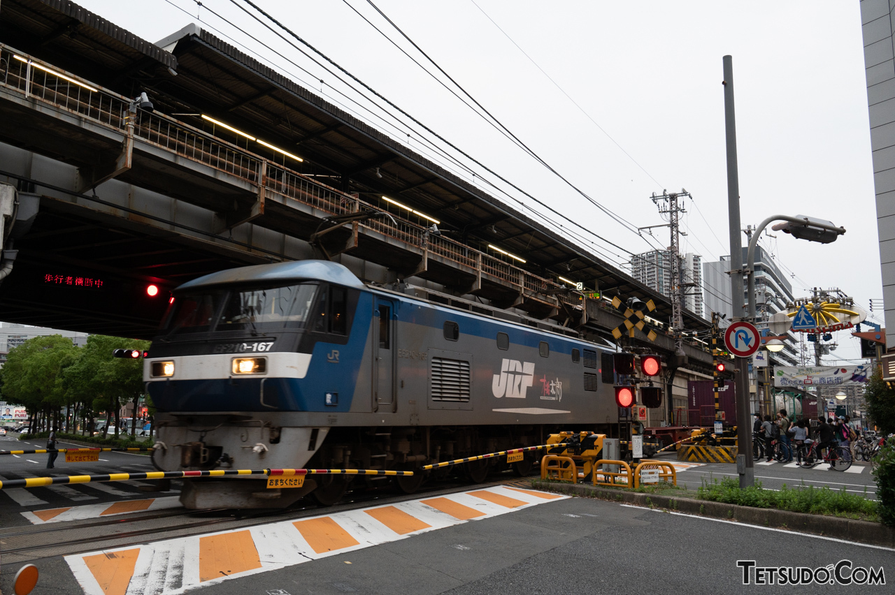 梅田貨物線を走る貨物列車