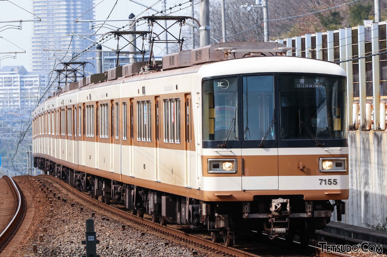 ベージュの神戸市営地下鉄、いよいよラストスパートか 北神線7000系の 