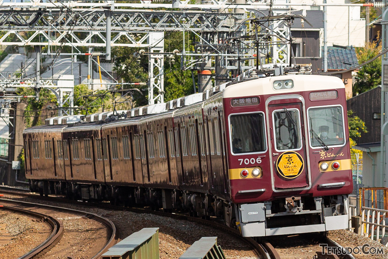 阪急が運転している観光列車「京とれいん 雅洛」