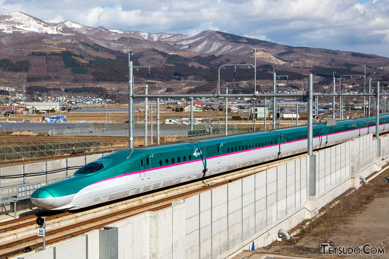 北海道新幹線の新函館北斗駅。函館駅とは約18キロ離れています
