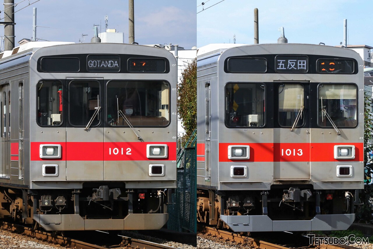 1000系の標準的な前面スタイルの1012号車（左）と、貫通扉を中央に配置した1013号車（右）。この2両はかつて同じ編成を組み、基本的に8両編成で運用されていました