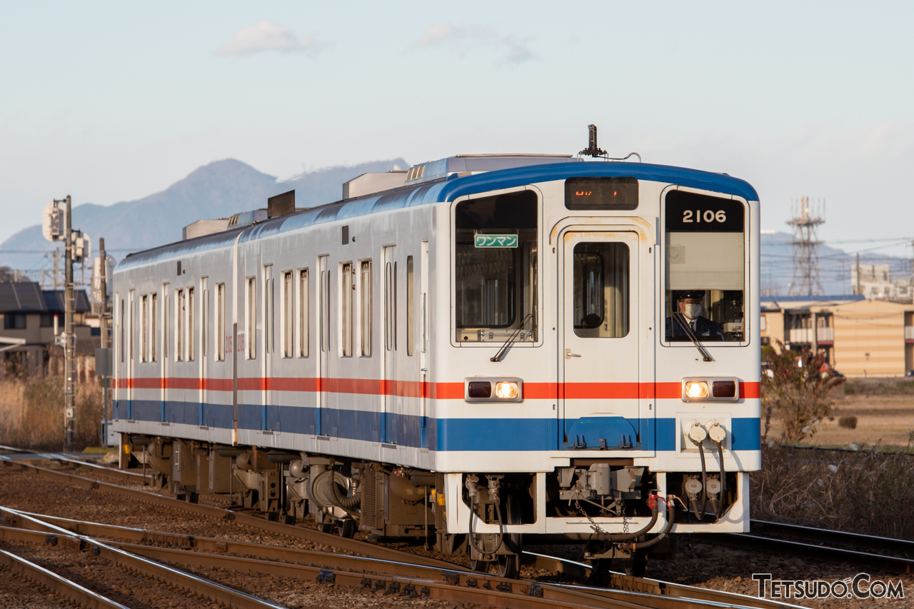 「通勤型の気動車」が使われている関東鉄道常総線。電化してもよさそうですが……