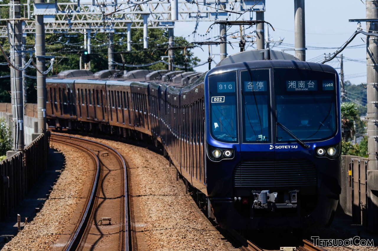 一般形車両でトップの票数を集めた相鉄20000系。相鉄線内はもちろん、東急線、東京メトロ線、都営地下鉄線など、広い範囲で運用されています