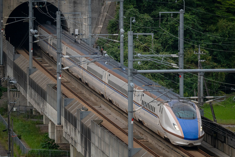 北陸新幹線延伸開業で「逆転現象」発生!?　「つるぎ」が「かがやき」より「速い列車」に