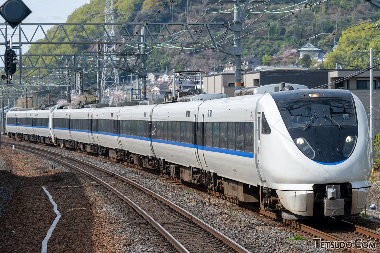 特急「サンダーバード」用車両に、1本だけ「見た目が違う」編成がいる