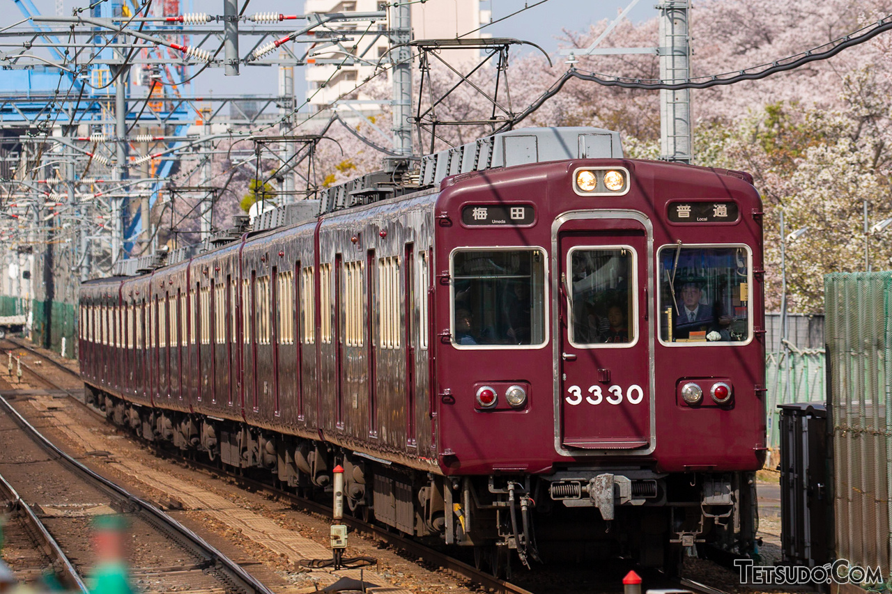 京都線で最も古い3300系は、2300系導入によって置き換えられることに