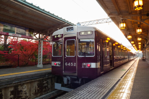 阪急嵐山線「ワンマン運転開始」、6300系や直通列車の今後やいかに　阪急に聞く