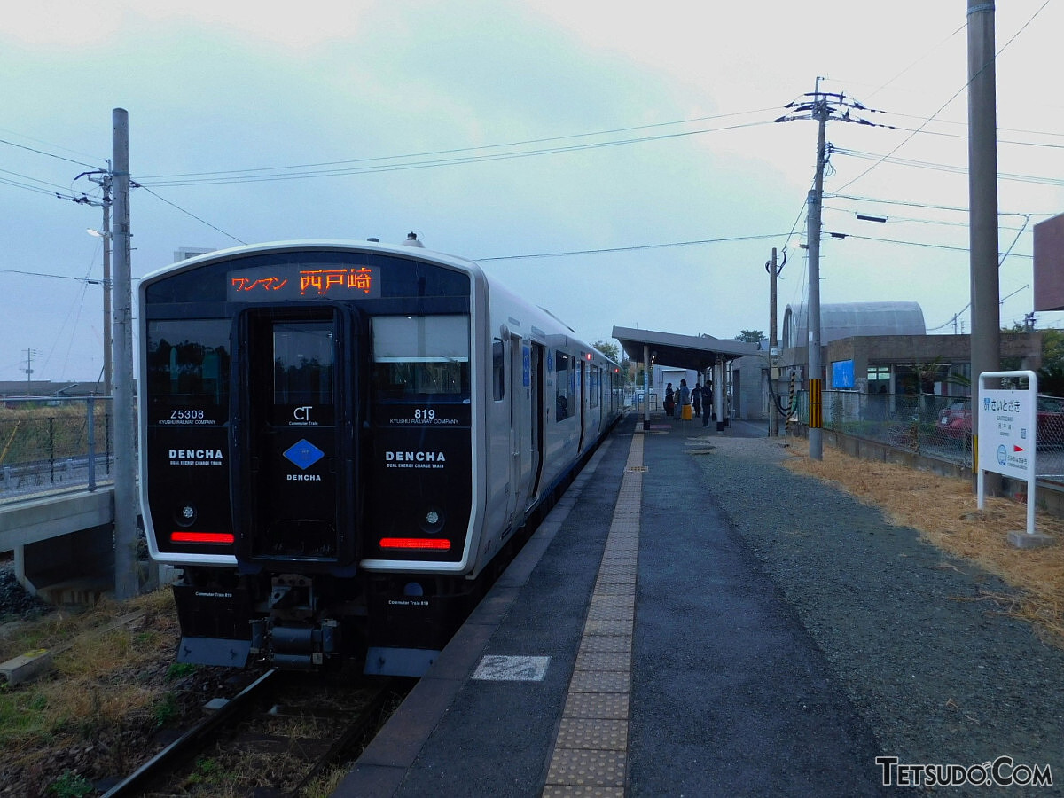 香椎線西端の西戸崎駅