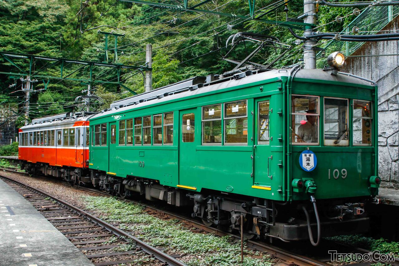 両運転台車両の2両編成。3両編成の運転開始前は、この組成が一般的でした