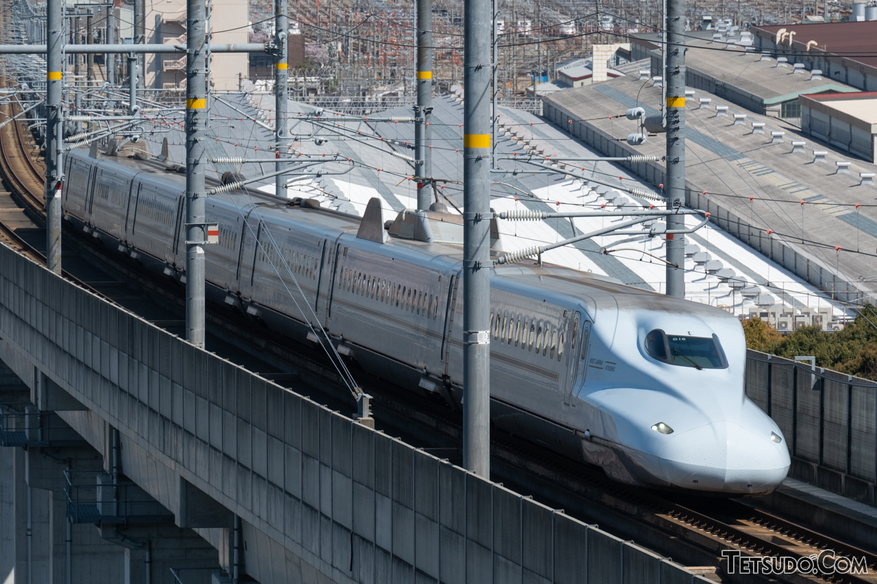 山陽・九州新幹線直通用のN700系7000番台。短縮化改造編成と同じN700系8両編成ですが、システム周りは大きく異なります