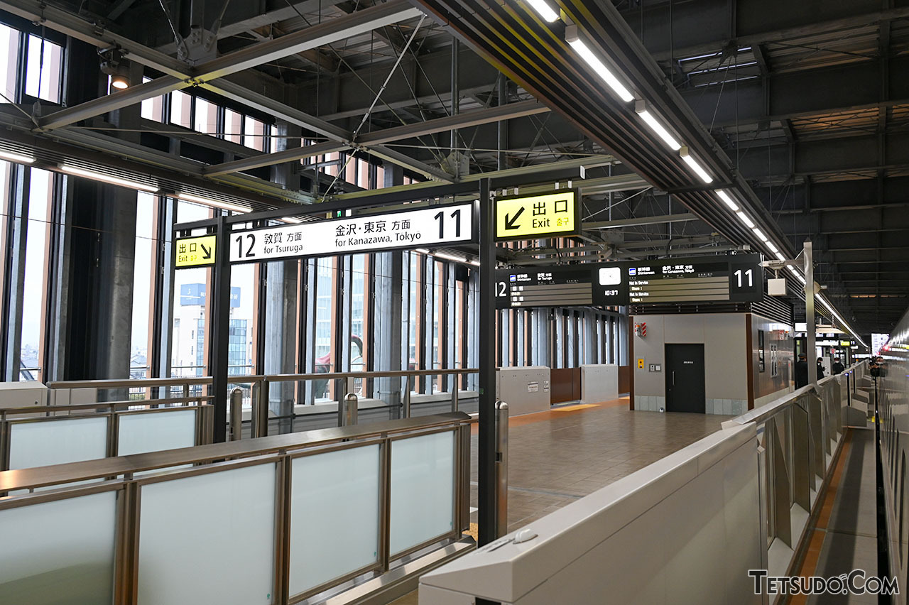 島式1面2線で建設された新幹線福井駅のホーム