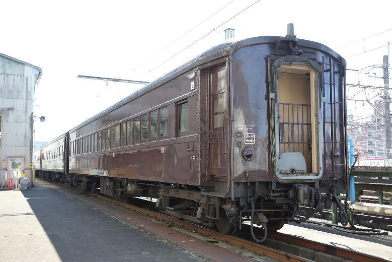 パレオエクスプレスで使用するJR東日本の旧型客車（画像：秩父鉄道）