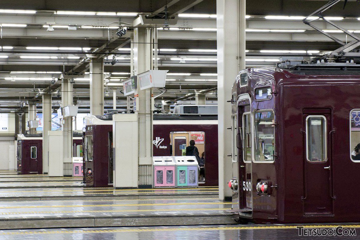 阪急電車の大阪梅田駅