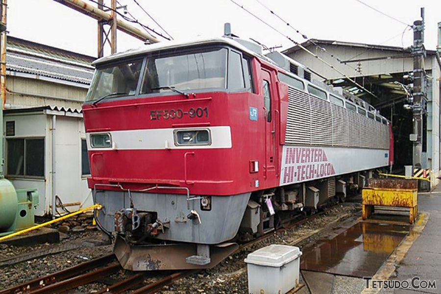 交直両用のEF500形。現在は広島車両所で保存されています（HT30検銭さんの鉄道コム投稿写真）