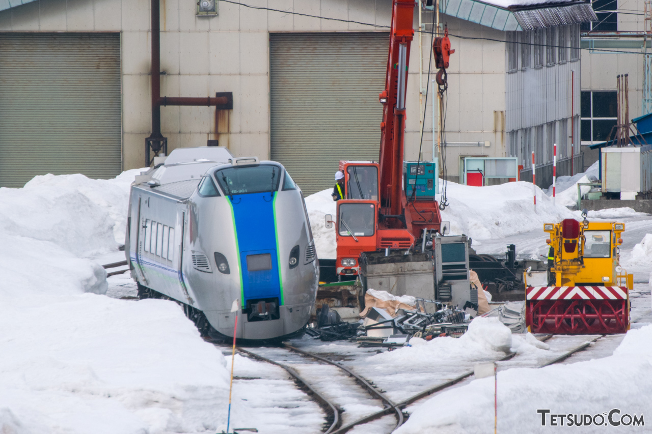 札幌～函館間を2時間40分（2024年現在は最速3時間33分）で結ぶために開発されたキハ285系。安全・安定輸送推進のために正式導入は断念され、2017年に解体されてしまいました