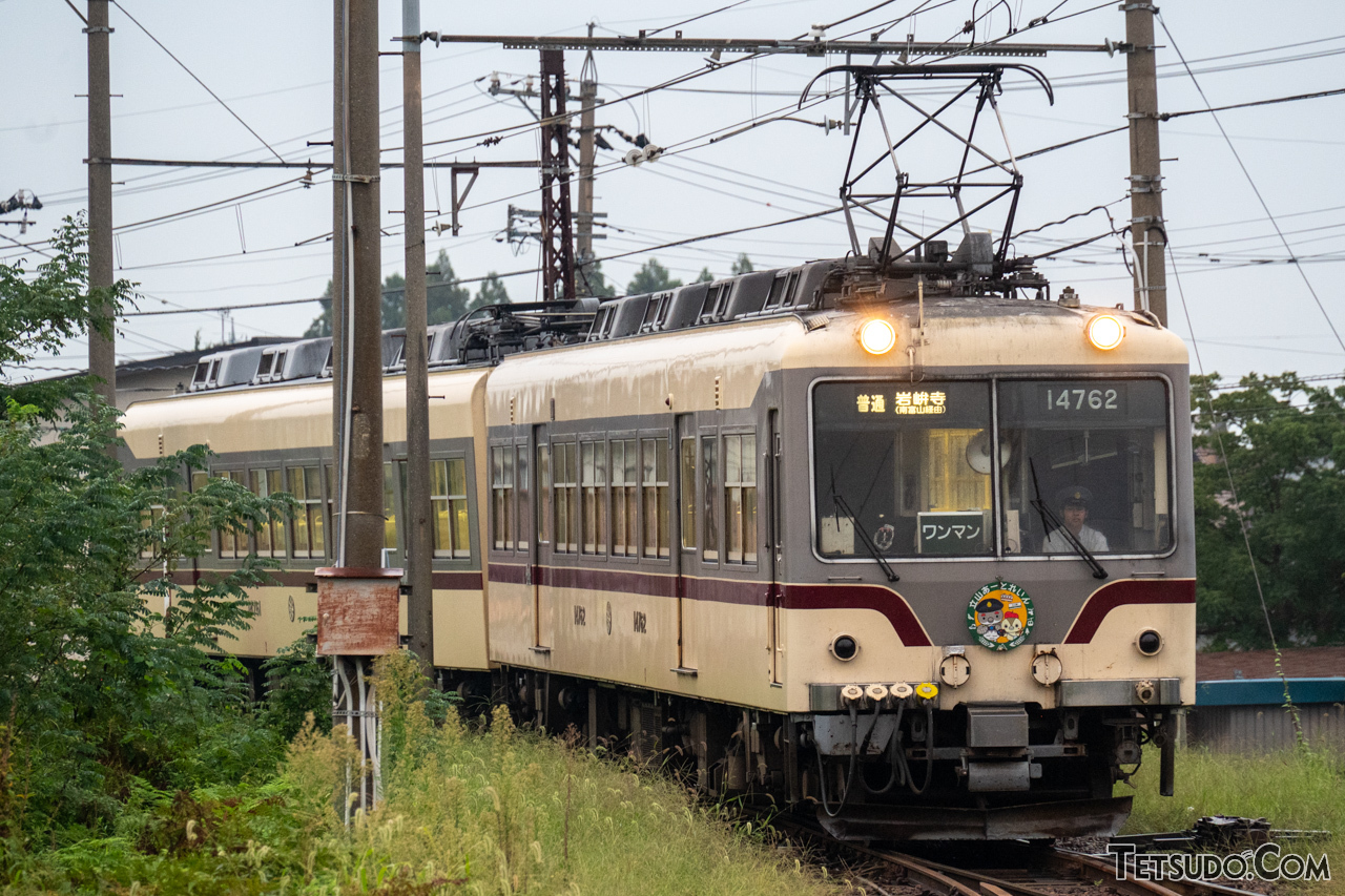 富山地方鉄道の上滝線。もとは富山県営鉄道として開業した路線です